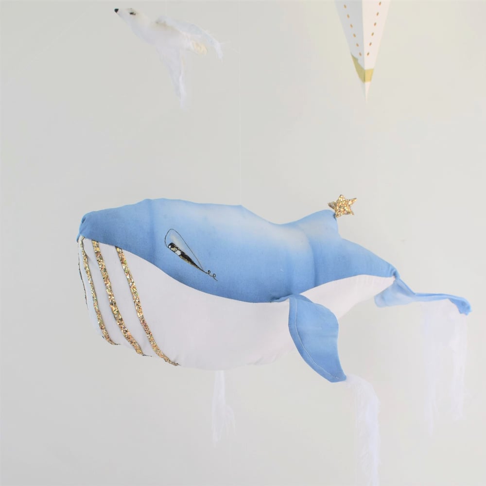 Image of ORPHEE - Baleine bleue peinte main à suspendre