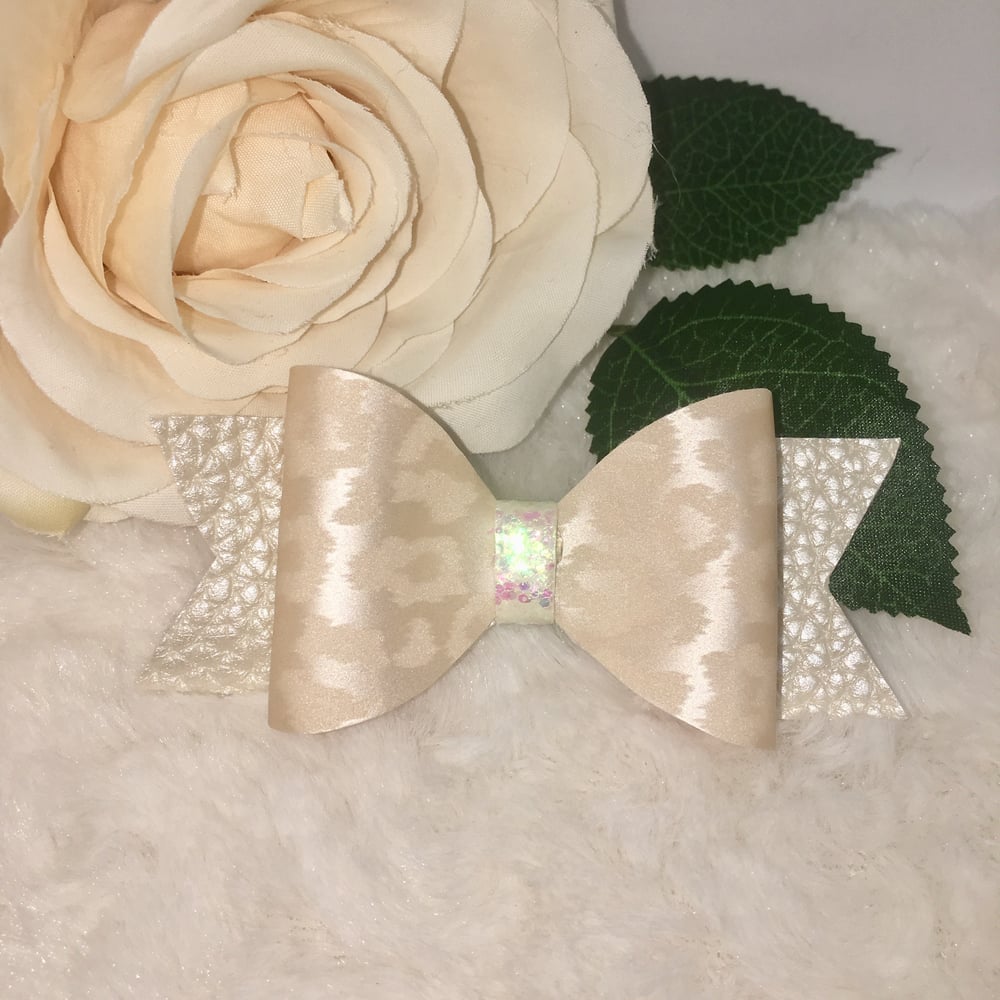 Image of Gold Leopard Print Bow