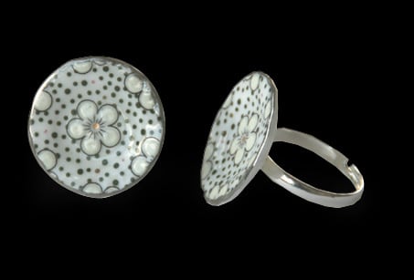 silver spotty ring Image 4