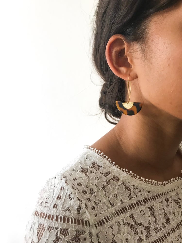 Image of BOUCLES D'OREILLES écaille de tortue GABY