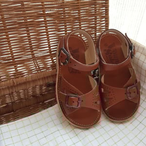 Image of PEARL SANDAL CHESTNUT BROWN LEATHER | JUNIOR
