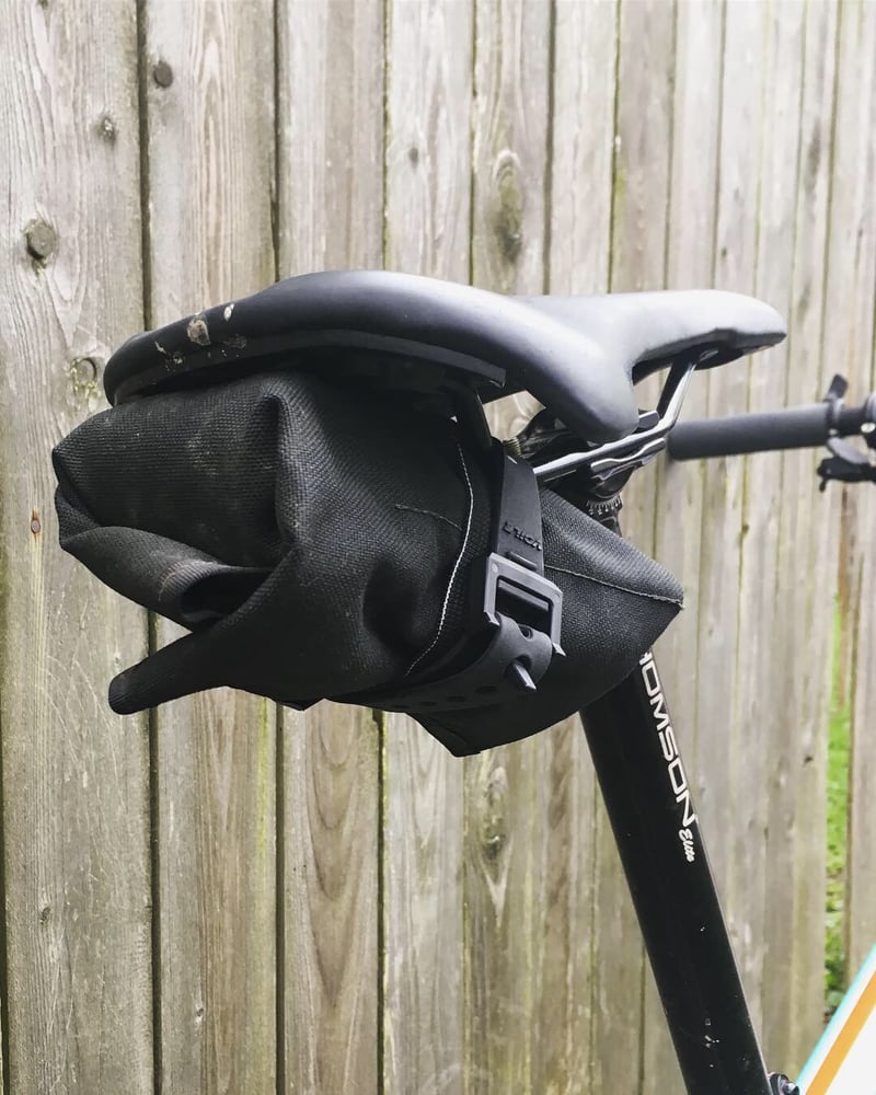 Roll top saddle bag