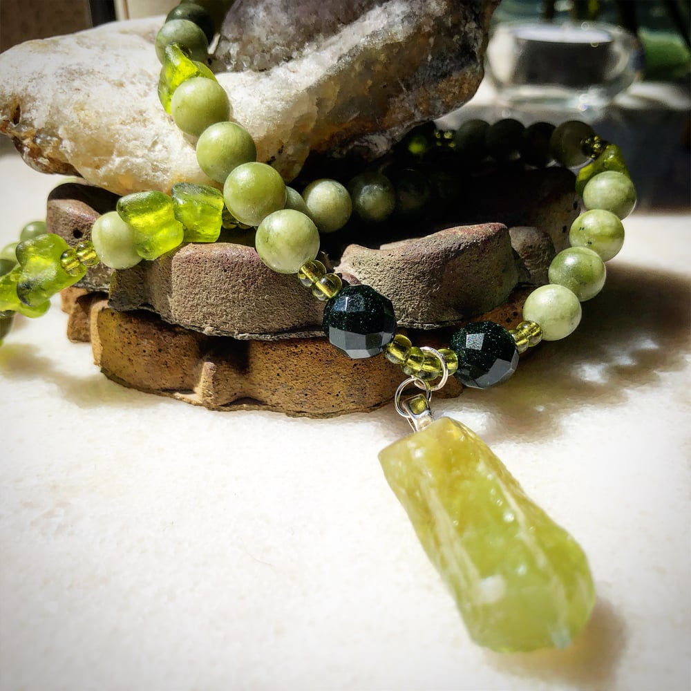 Image of Healing your heart/Green Calcite/Connamara/Green Matte Jade/Green Sandstone