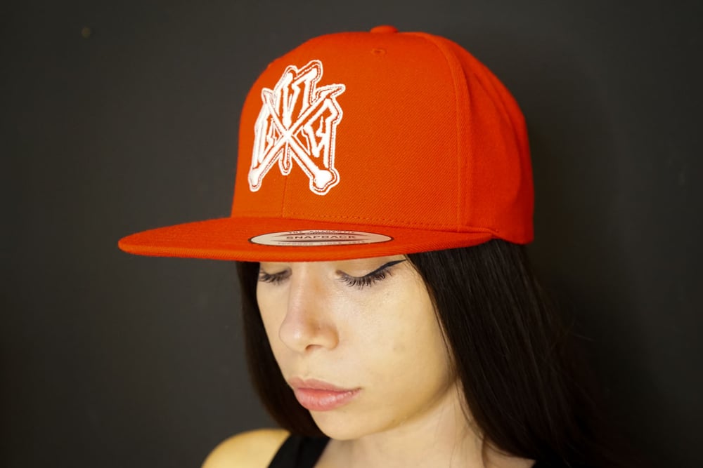 SNAPBACK NO MORE PAIN TATTOO 