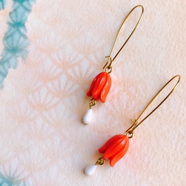 Image of Vintage Lucite Earrings - Peach Tulip