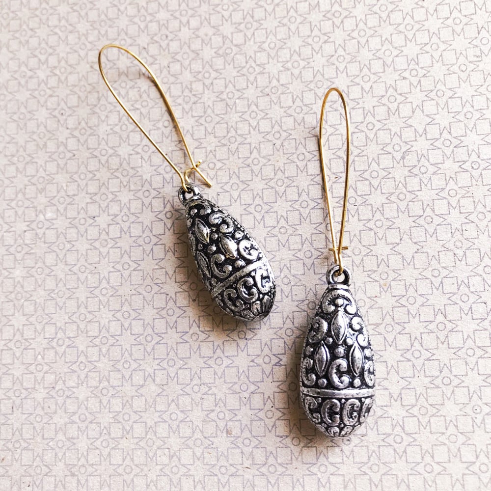 Image of Vintage Lucite - Embossed Silver Drops