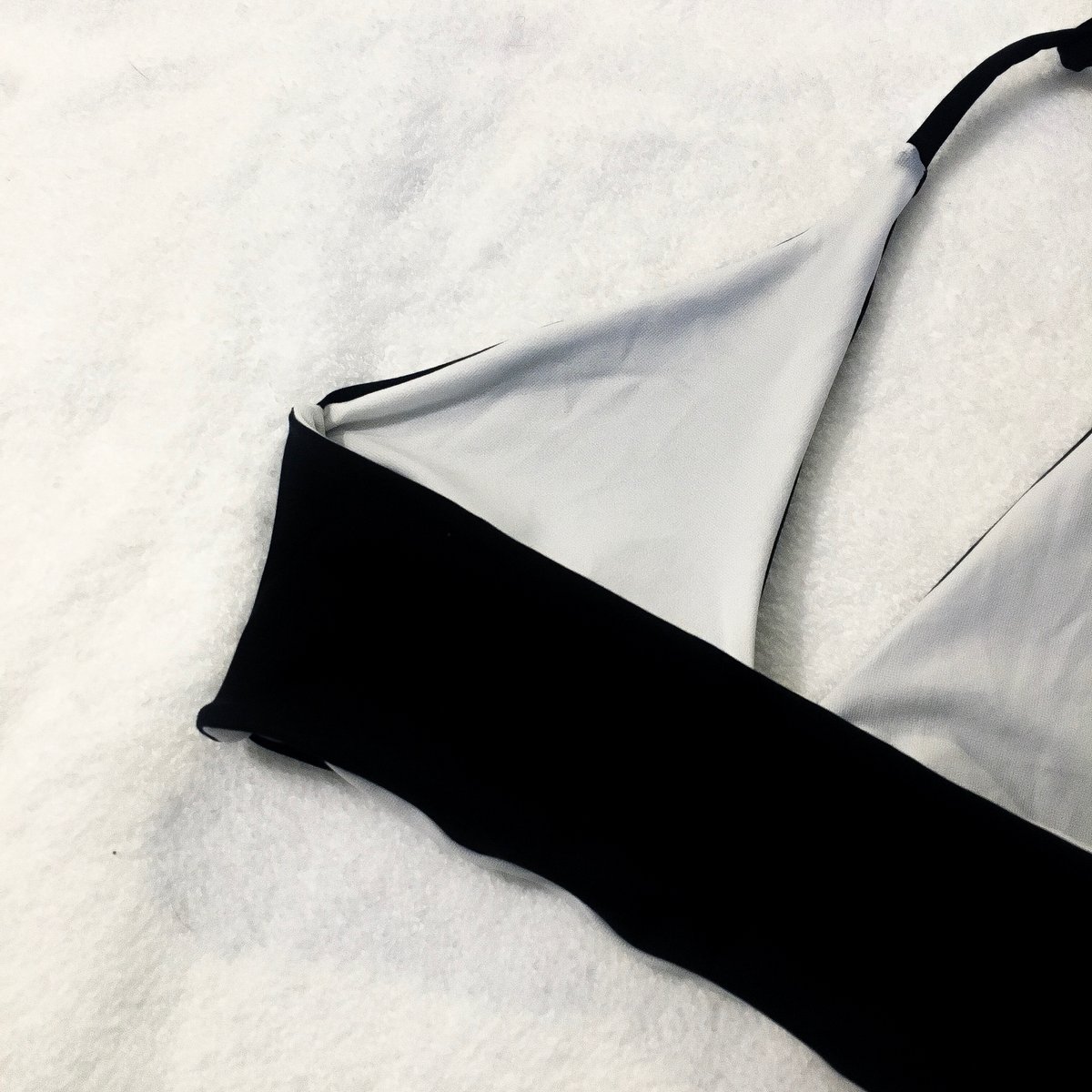 Image of DOWNTOWN HALTER : BLACK X WHITE
