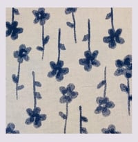Image 1 of Tissu: Fleurs encrées