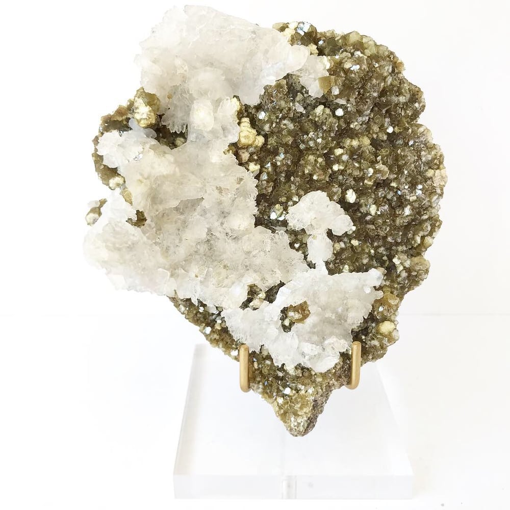 Image of Mica/Quartz no.04 Wildflowers Collection Lucite Pairing