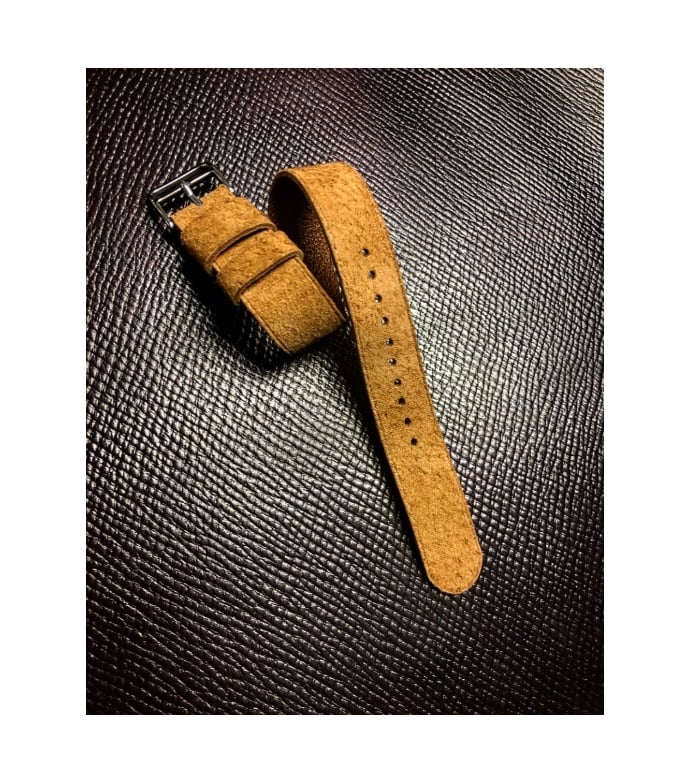 Image of Suede pigskin unlined pull-through strap