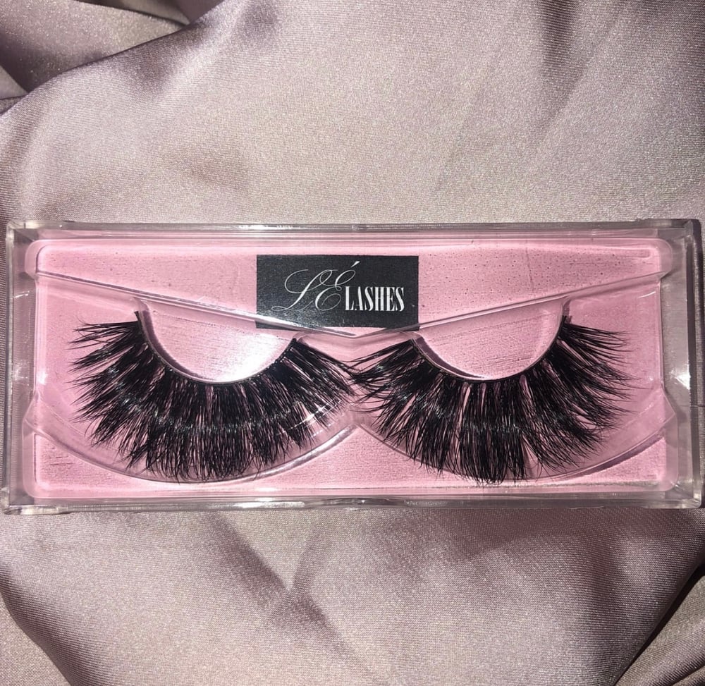 Image of ROYAL Lashes🎀