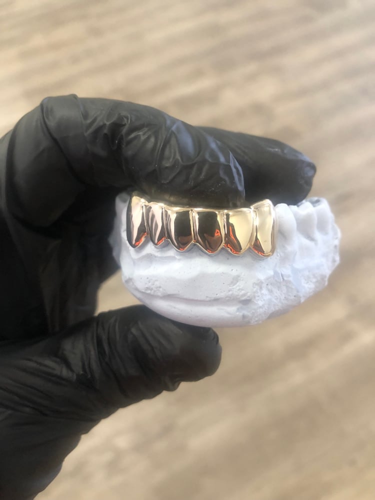 Image of 6 teeth grillz 10k yellow gold