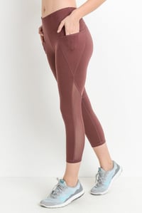 Mesh Overlay Pocket Capri Leggings