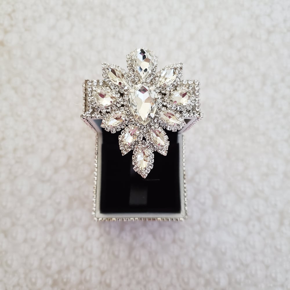 Andrea Ring Box