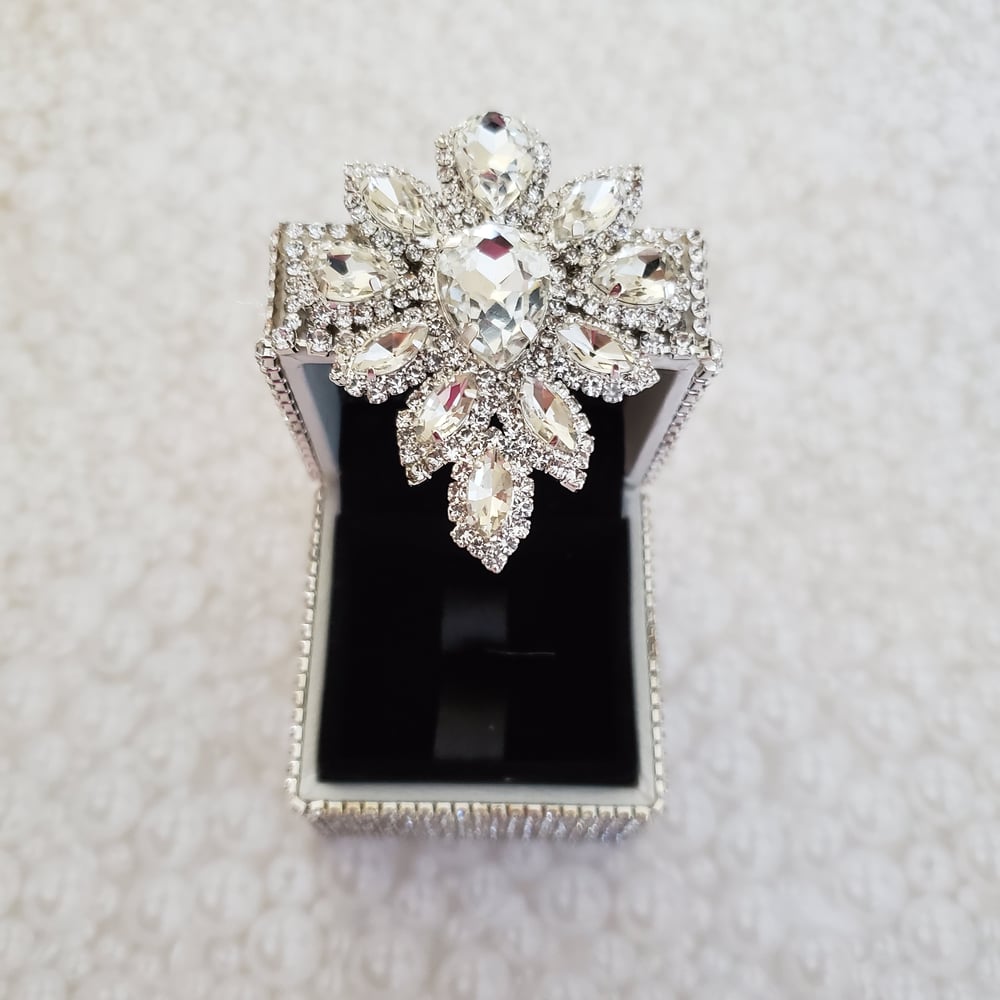 Andrea Ring Box