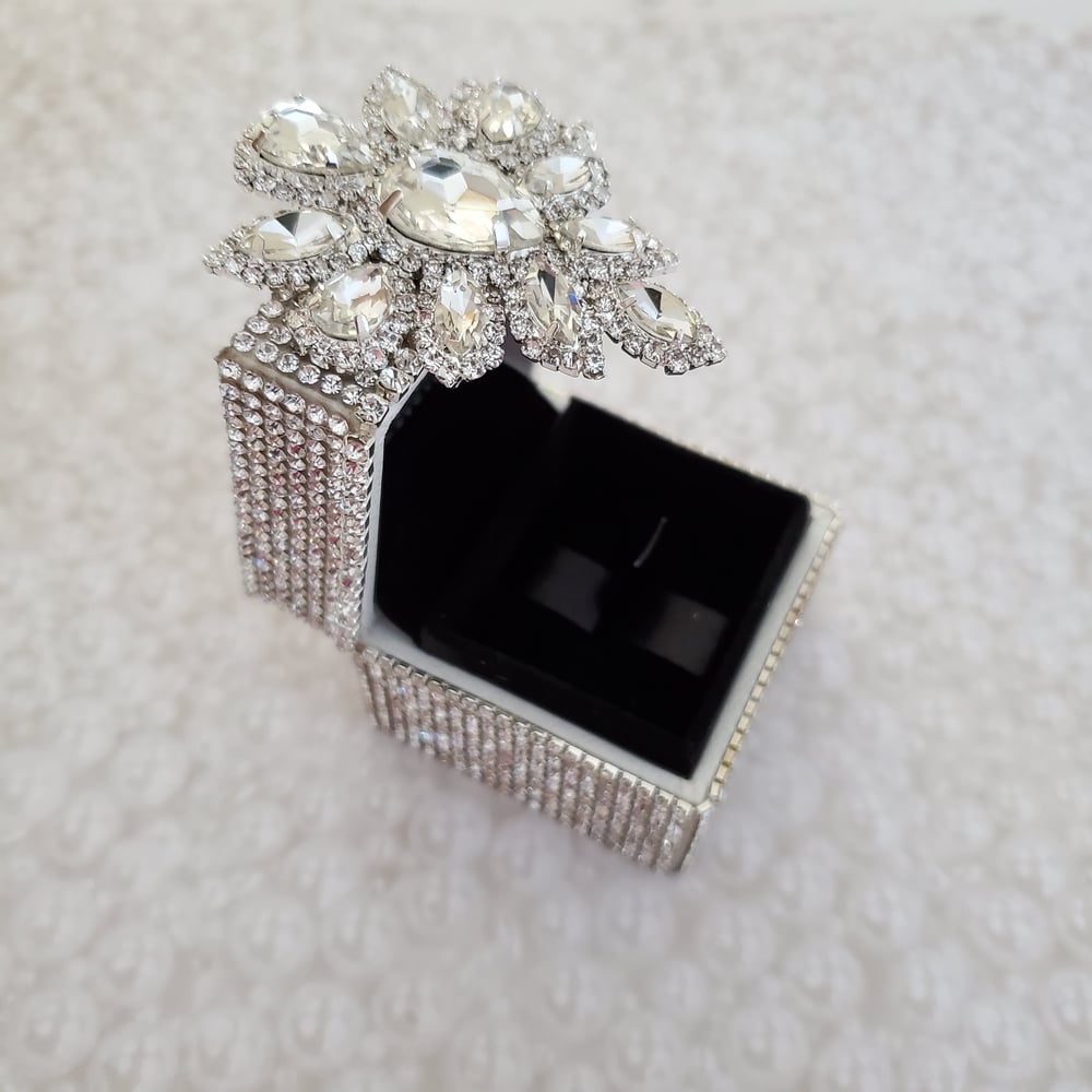 Andrea Ring Box