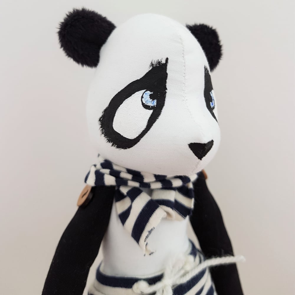 Image of HUGO - Poupée panda de collection 30 cm