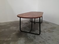 ovalen tafel / ronde buis / bruine eik
