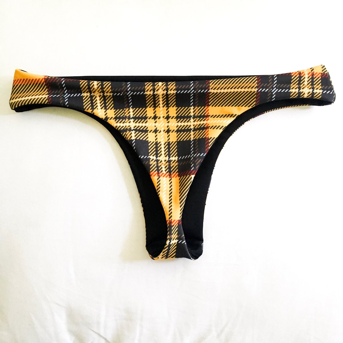 Image of PEACH BOTTOMS : CLUELESS X BLACK