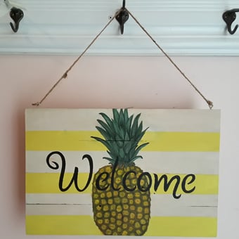 Image of Pineapple Welcome Sign