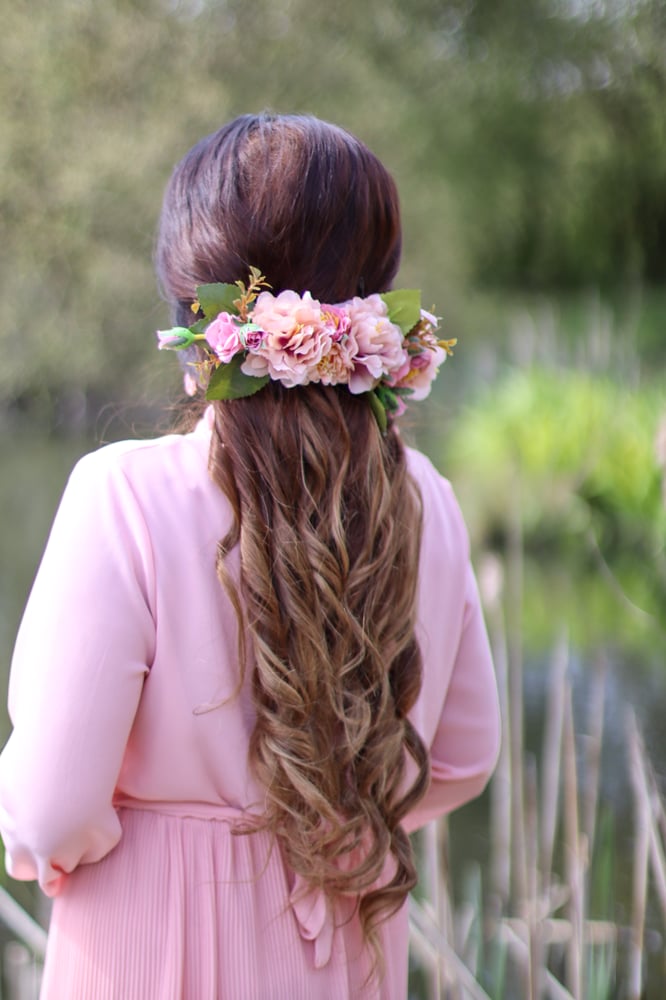 Image of CARNATIONS HAIR FLOWER