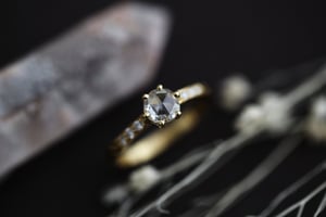 Image of 18ct gold 5.4mm rose cut diamond ring (IOW104)