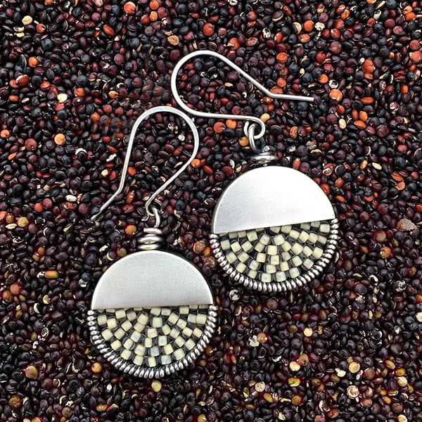 Image of Medium dot Earrings - Cream