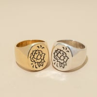 Image 3 of ROSE GRAND OVAL Signet Ring