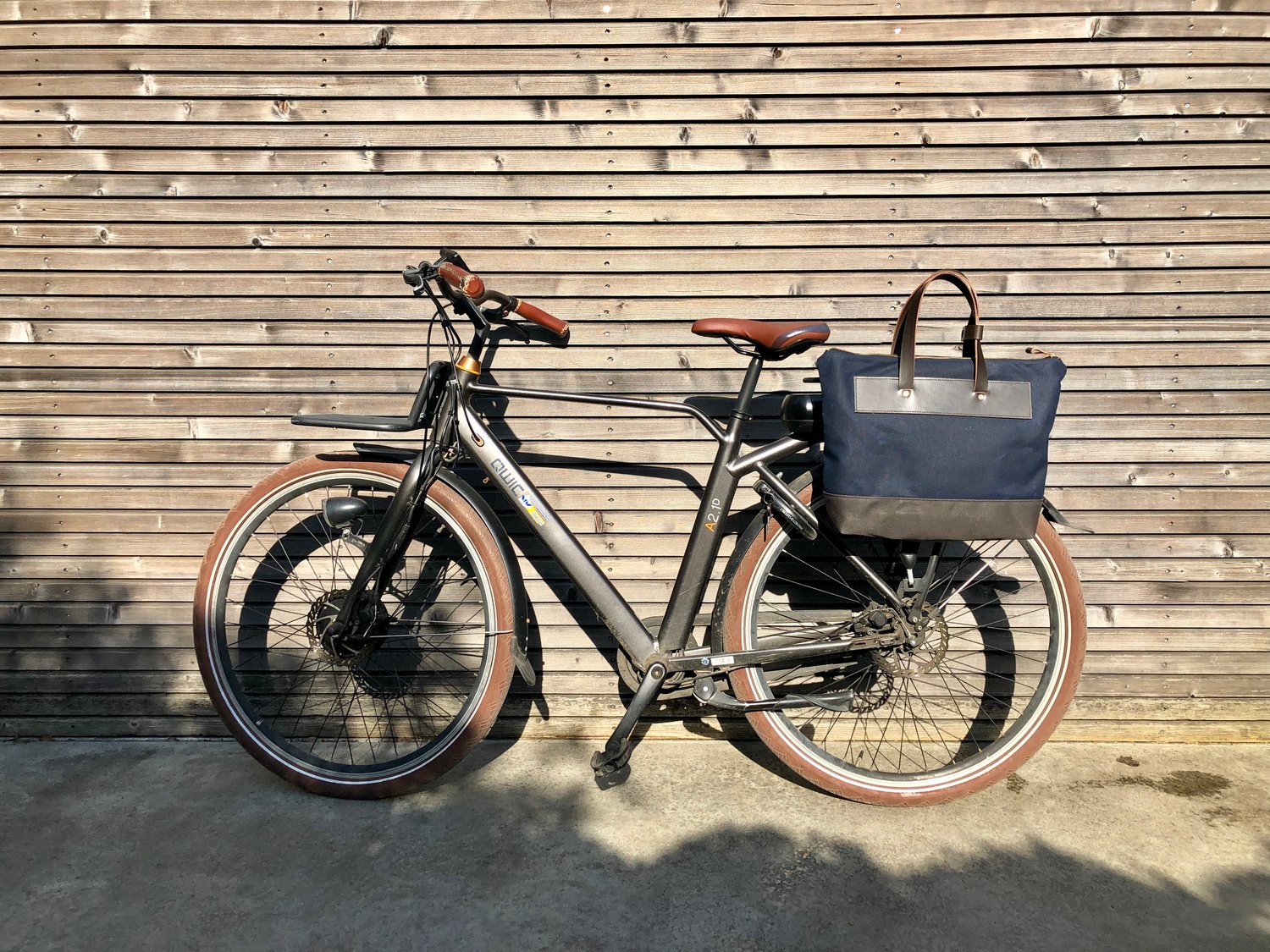 Image of Waxed canvas pannier / bicycle bag with zipper closure / cycle tote bag / bike accessories