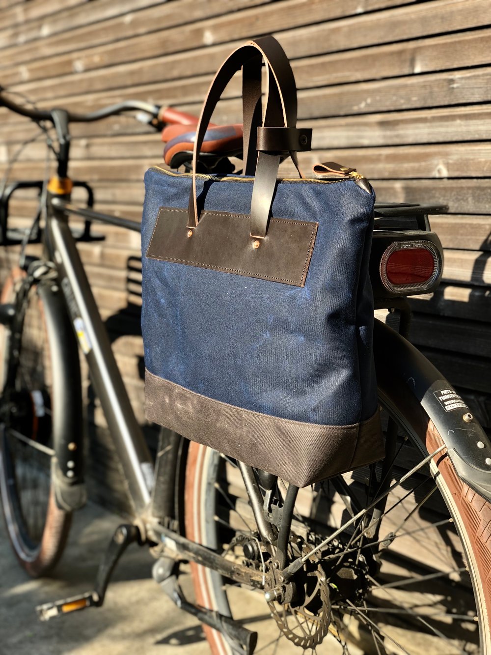 Waxed canvas pannier bicycle bag with zipper closure cycle