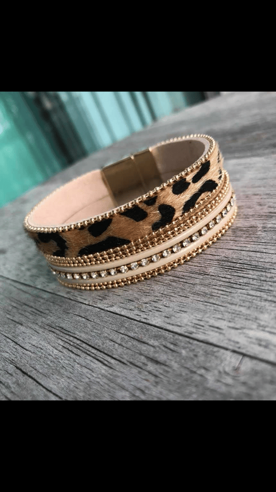 Image of Magnetic leopard bracelet 