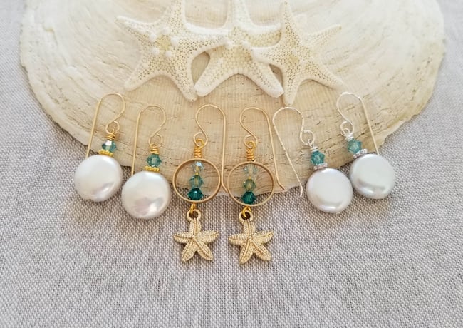 White Coin Pearl Earrings (Gold)