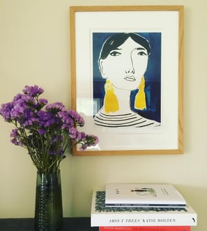 Image of Dame med øredobb