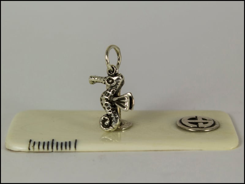 Image of Seahorse Pendant Small