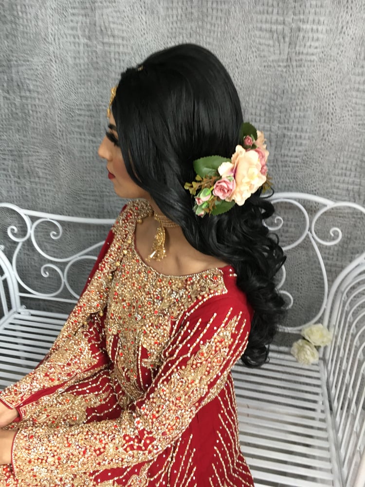 Image of CARNATIONS HAIR FLOWER