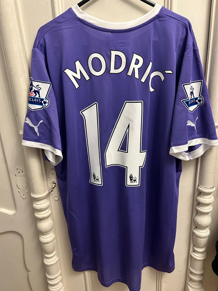 Image of NEW Tottenham Hotspur “MODRIĆ 14” 2011/12 Match Issued Away Shirt + PL patches (XL)