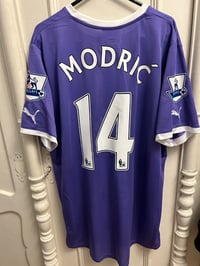 Image 9 of NEW Tottenham Hotspur “MODRIĆ 14” 2011/12 Match Issued Away Shirt + patches (XL)