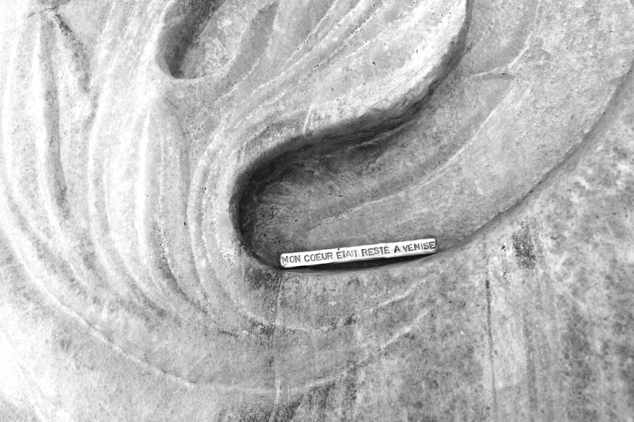 Image of "My heart in a fury, I left Venice" silver brooch with inscription · MON COEUR ETAIT RESTE.. ·