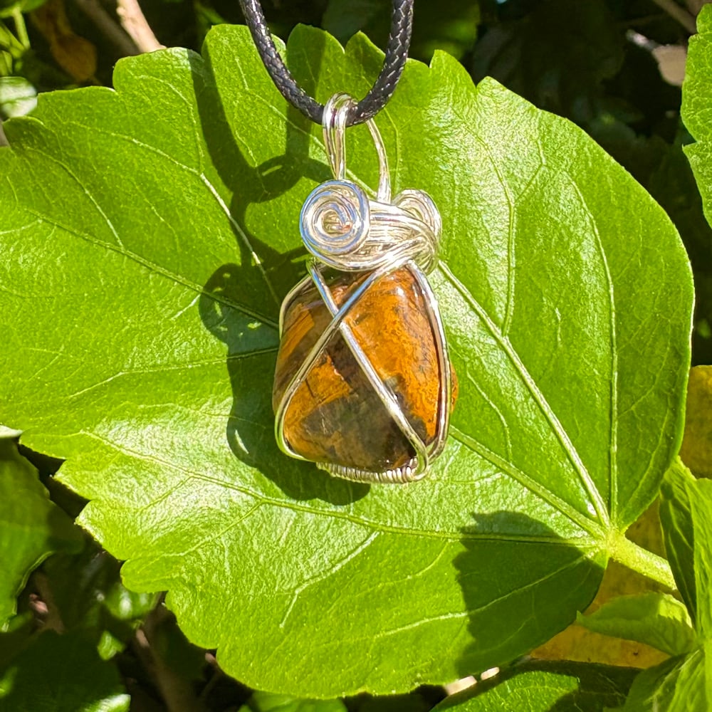 Image of tiger’s eye pendant b