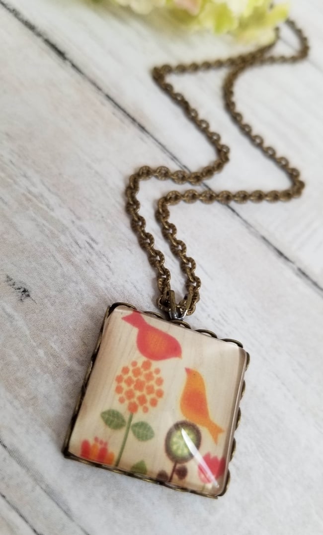 Two Pretty Birds Neclace