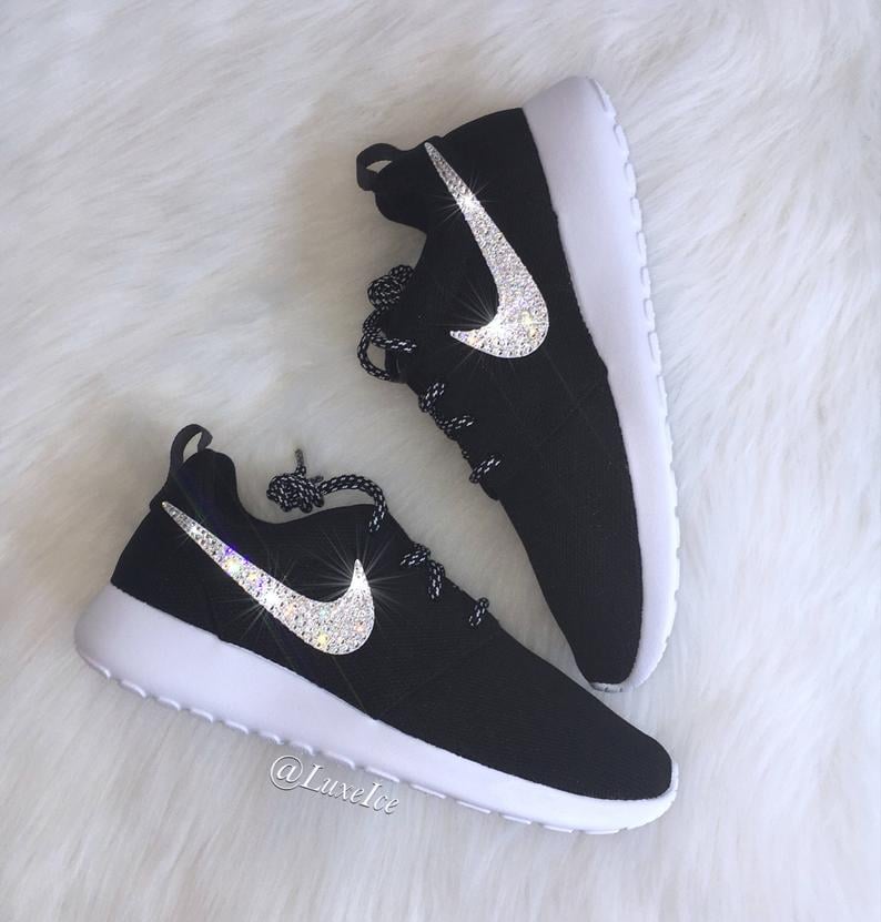 nike roshe run black white