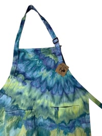 Image 2 of 100% Cotton Adult Pocket Apron in Sublime Agate Ice Dye