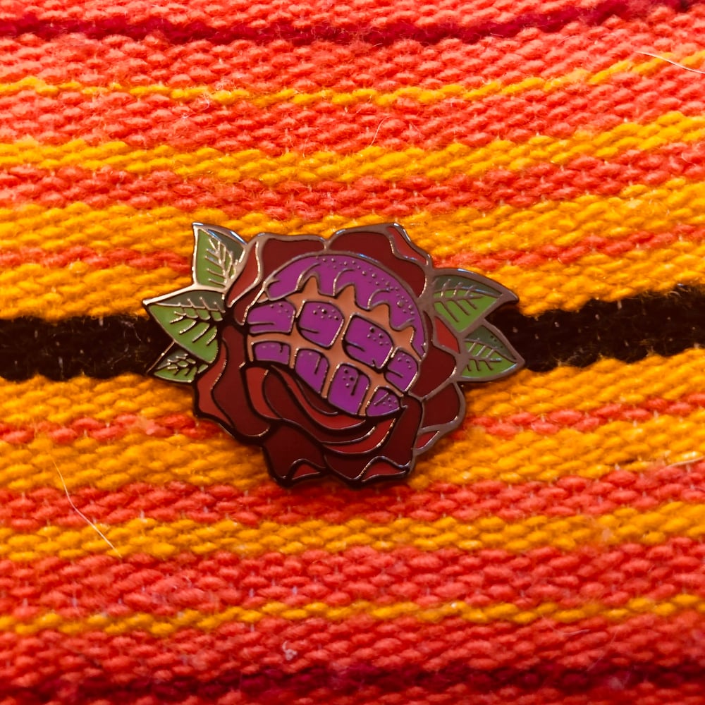 Concha Rose Pin
