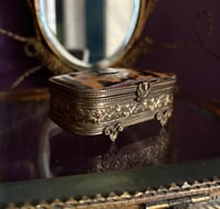 Image 7 of Incroyable petit coffret Napoléon III, laiton, argent et écaille de tortue, XIXÈME siècle 