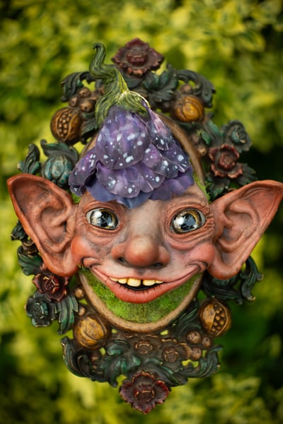 Image of Elf on Antique Frame 