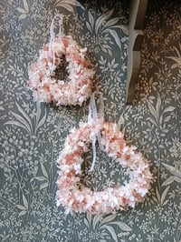 Image 1 of Couronne hortensia blanc et gypsophile rose 