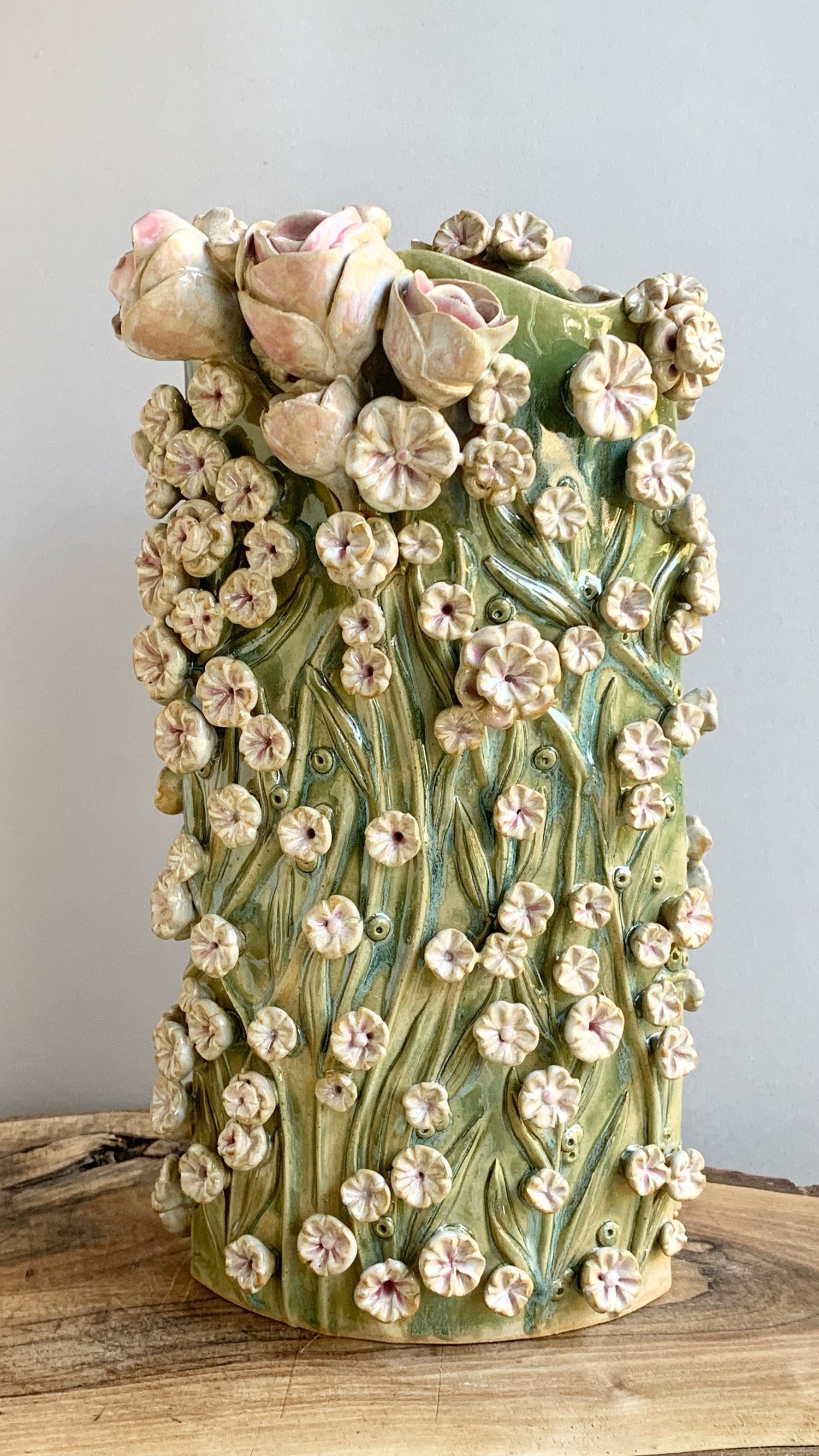 Image of Trailing Ivy Daisies and Roses 