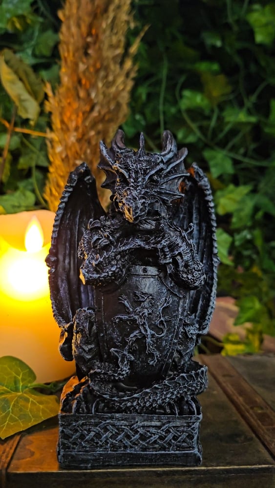 πThe Armored Kingdom Draconian Shield Guardian of the Realm Dragon Statue