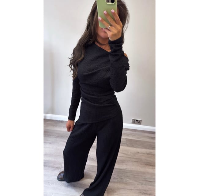 Black crinkle off the shoulder co ord 