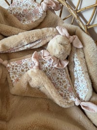 Image 1 of DOUDOU MINI MINI  ENVELOPPANT FLEURI PASTEL 